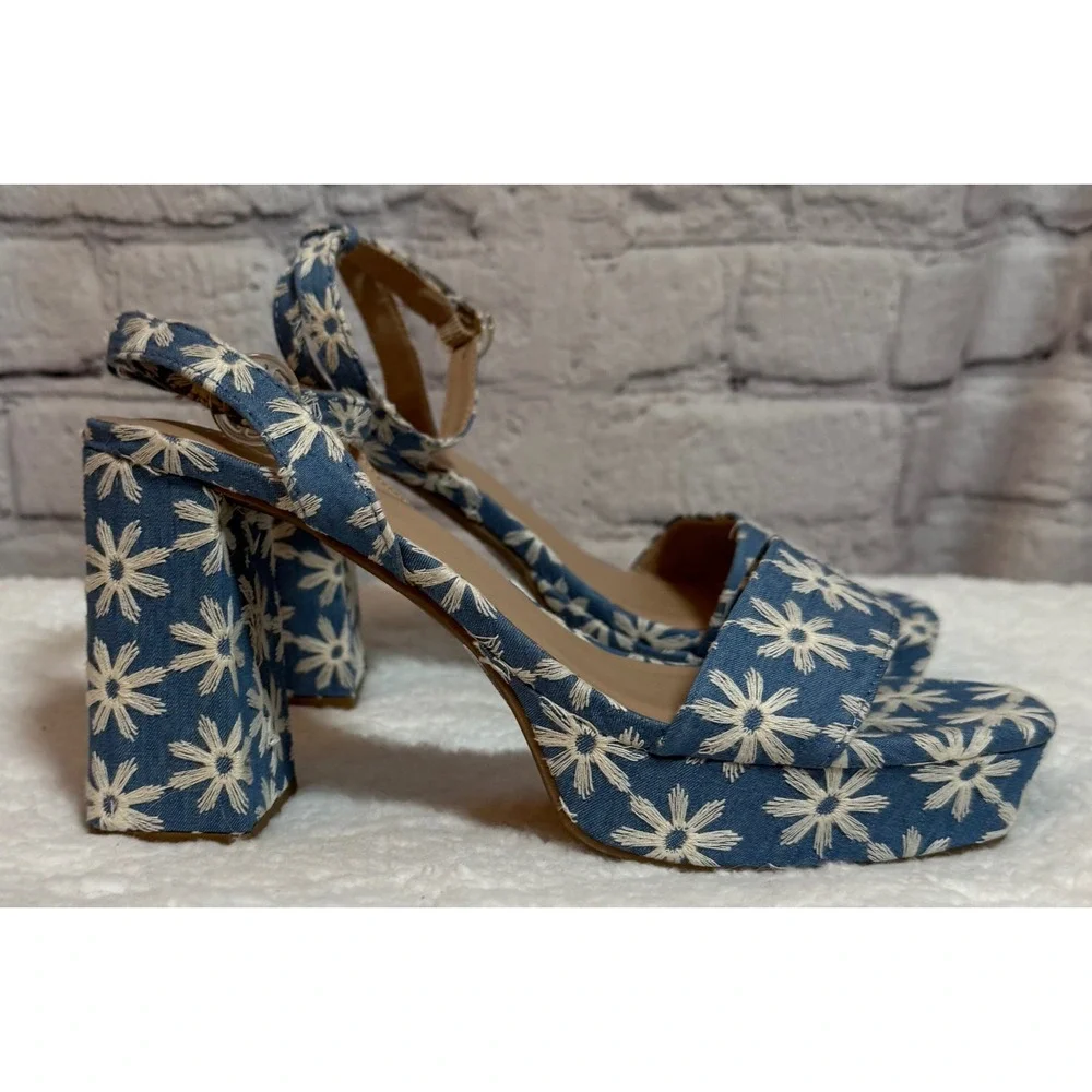 Maurices Natalie Blue Denim Daisy Embroidered Platform Block Heel Sandals 7M
